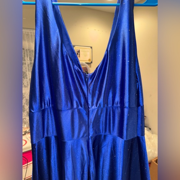 D&M Sparkling Blue Elegant Floor Length Gown w weighted train - Picture 7 of 8